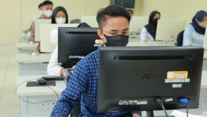 Suasana UTBK di Kampus Unpad.