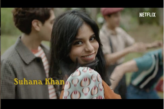 Melalui akun Instagramnya, di @suhanakhan2, wanita berusia 21 tahun itu tampak mempromosikan film pertama yang dibintanginya. Sang ayah, Shah Rukh Khan pun tampak ikut memberikan dukungan dengan mengunggah teaser film perdana yang dibintangi sang putri ke akun Instagram pribadinya. Foto: Instagram/@suhanakhan2
