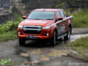 Ini Jawabannya, Alasan Mobil Pertambangan Pakai Antena Panjang