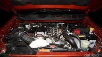 Untuk urusan mesin, All New Isuzu D-Max 1.9 ini mengusung mesin berkubikasi 1.900 cc. Di atas kertas, All New Isuzu D-Max 1.9 ini mengusung mesin berkode RZ4E-TC yang kapasitas pasnya di 1.898 cc. Mesin ini punya karakter overbore, dengan ukuran diameter piston 80 mm dan langkah 94,4 mm.
