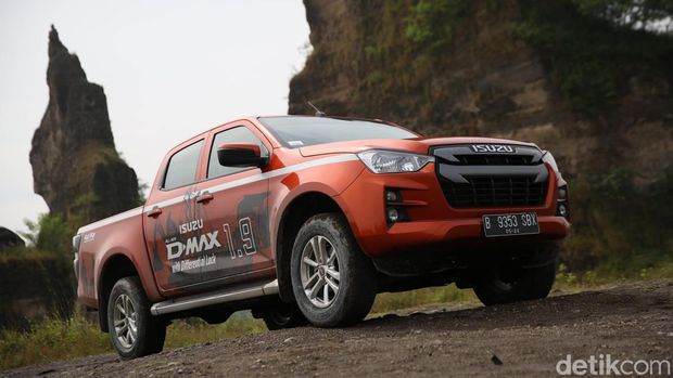 Isuzu D-Max 1.9 merupakan jagoan baru di kelas pick-up. Meski diplot Isuzu sebagai mobil operasional di tambang, mobil ini juga asyik dibawa untuk road trip.