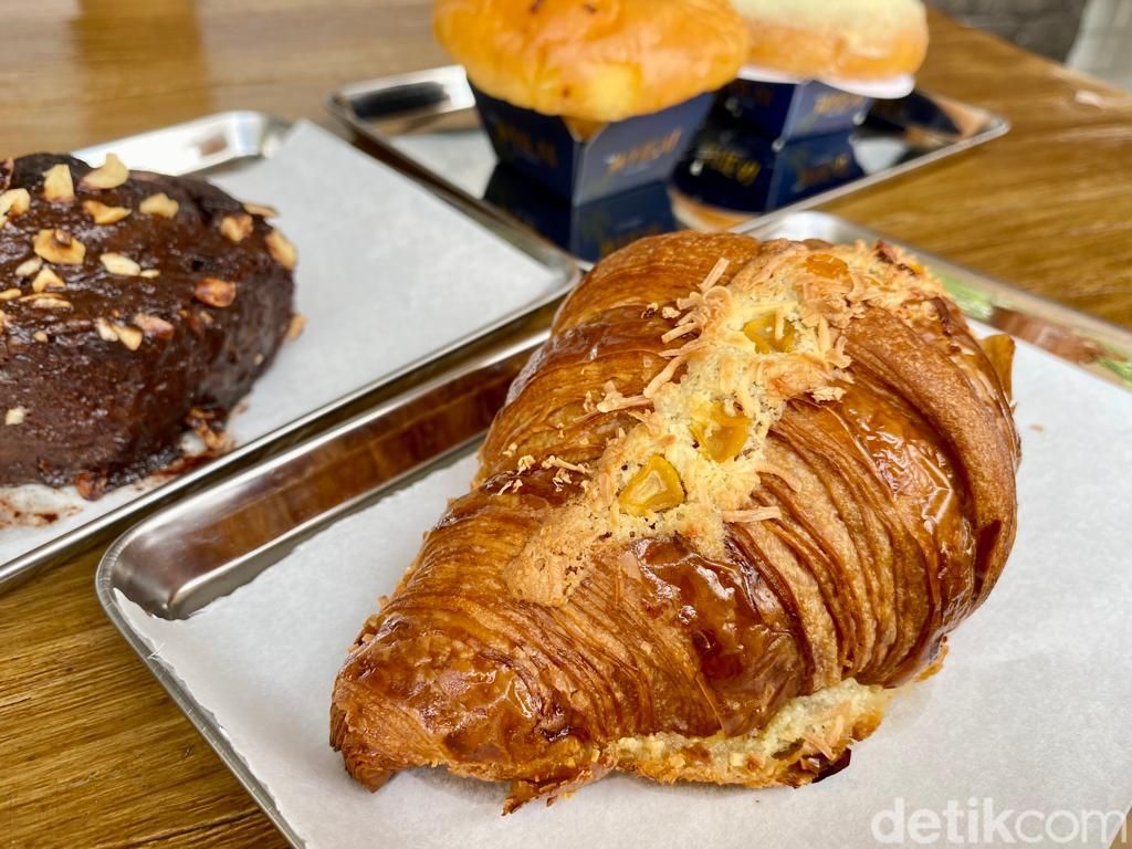 The Wheat: Krenyes Gurih! Di Sini Ada Croissant Jasuke hingga Roti Bloeder Artisan