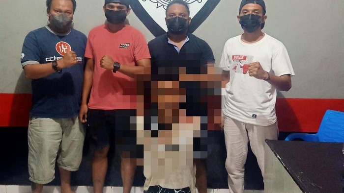 Tim Jatanras Polres Manggarai Barat membekuk terduga pelaku pencurian sapi di Kampung Wae Sambi, Desa Gorontalo, Kecamatan Komodo, Selasa (17/5/2022). Tim Jatanras Polres Manggarai Barat membekuk terduga pelaku pencurian sapi di Kampung Wae Sambi, Desa Gorontalo, Kecamatan Komodo, Selasa (17/5/2022).