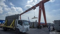 Rampungnya produksi slab track juga semakin mempercepat proses track laying yang sedang berjalan di trase Kereta Cepat Jakarta-Bandung. 