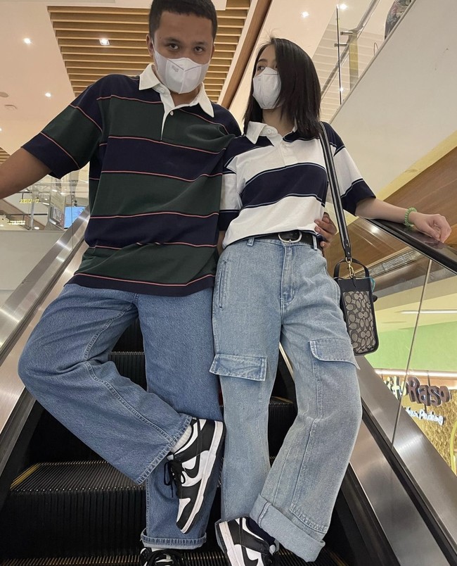 Pasangan itu sering mengumbar kemesraan lewat postingan Instagram. Di hari ulang tahun Kakang, Zara pun membuat postingan spesial untuk kekasihnya. Dia memanggilnya dengan panggilan sayang ‘Bibims’ dari nama aslinya Abimanyu. Foto: dok. Instagram @zaraadhsty