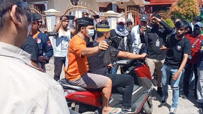 Aksi anak buah eks Kasatpol PP bunuh pegawai Dishub lempar santet ke rumah korban (detikSulsel/Muh Ishak Agus)