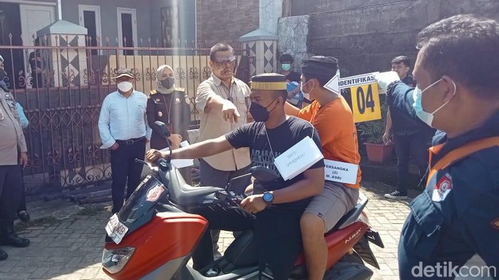 Aksi anak buah eks Kasatpol PP bunuh pegawai Dishub lempar santet ke rumah korban (detikSulsel/Muh Ishak Agus)
