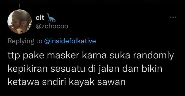 Emang sih kalau pakai masker kan ekspresi wajahnya jadi tidak terlihat. Ayo ngaku siapa yang suka senyum-senyuum atau tertawa sendiri juga saat pakai masker? Foto: Twitter