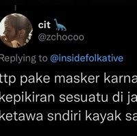Emang sih kalau pakai masker kan ekspresi wajahnya jadi tidak terlihat. Ayo ngaku siapa yang suka senyum-senyuum atau tertawa sendiri juga saat pakai masker? Foto: Twitter