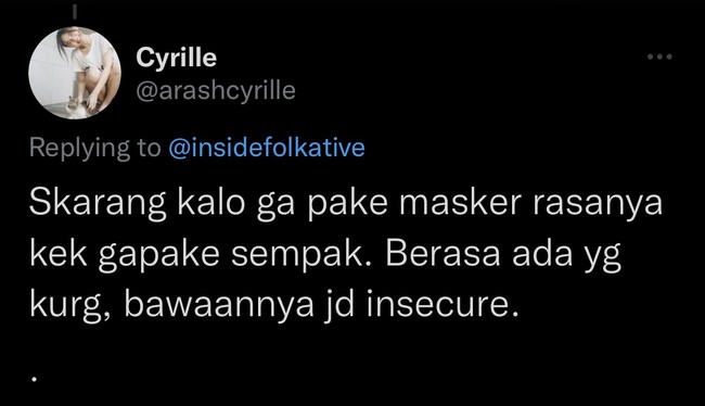Memang susah sih melepaskan kalau sudah terlanjur terbiasa. Kayak alasan yang satu ini nih, kalau di lepas jadi berasa seperti tidak pakai dalaman, bikin insecure. Foto: Twitter
