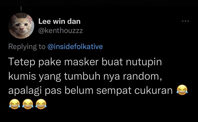 Kalau pakai masker kan kumis atau jenggot sepanjang apapun jadi nggak akan terlihat. Lumayan kan bisa jadi solusi bagi yang males cukuran atau punya kumis nggak simetris. Foto: Twitter