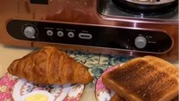 Sisca Kohl juga punya mesin sarapn yang bisa digunakan untuk menyiapkan menu roti dan telur. Mesin itu bahkan memiliki 4 fungsi. Foto: TikTok