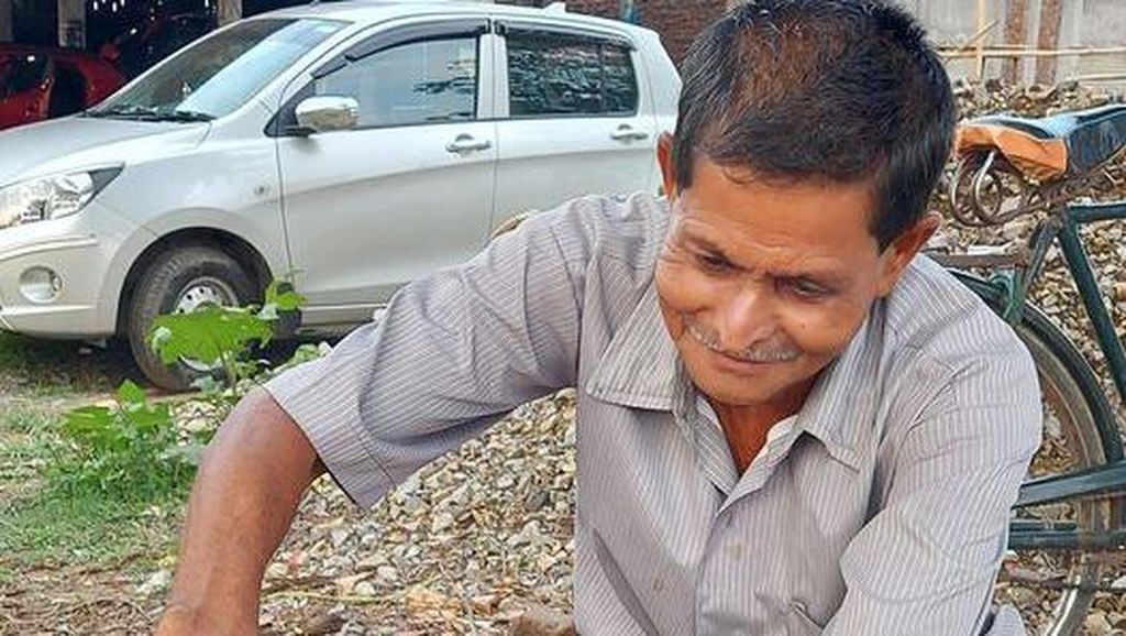 Anaknya Diterima Jadi Polisi, Penjual Pisang Ini Bagikan Minuman Gratis
