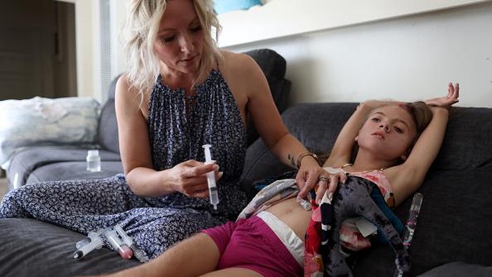 SANTA ROSA, CALIFORNIA - MAY 18: Keely Aguilar talks on the phone as she prepares formula for her 11-year-old daughter Natalyah Aguilar on May 18, 2022 in Santa Rosa, California. As a nationwide shortage of baby formula continues, single mother and small business owner Keely Aguilar has been struggling to find formula for her daughter Natalyah who has the extremely rare genetic condition known as Bainbridge–Ropers syndrome. Natalyah cannot eat regular food and relies on a special formula to survive. Keely only has a one week supply remaining as she continues to look for formula in other states. (Photo by Justin Sullivan/Getty Images)