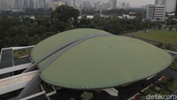 Sekretariat Jenderal DPR menganggarkan dana sebesar Rp 4,5 miliar untuk perbaikan gedung tersebut.