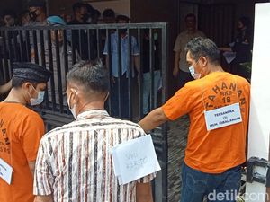 Rekonstruksi Eks Kasatpol PP Bunuh Pegawai Dishub Lanjut ke Rumah Korban