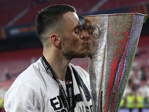 Kostic Gagal Pindah dari Frankfurt gegara Email, eh Juara Liga Europa