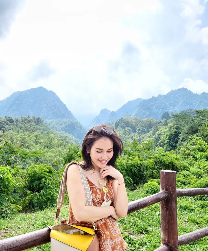Intip Keseruan Ayu Ting Ting Saat Hangout hingga Makan Bareng Anak