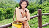 Dirinya yang begitu berbakat tidak hanya menguasai satu jenis genre saja. Beberapa kali, Ayu tampil dengan menyanyikan lagu-lagu populer kekinian. Foto: Instagram/ayutingting92