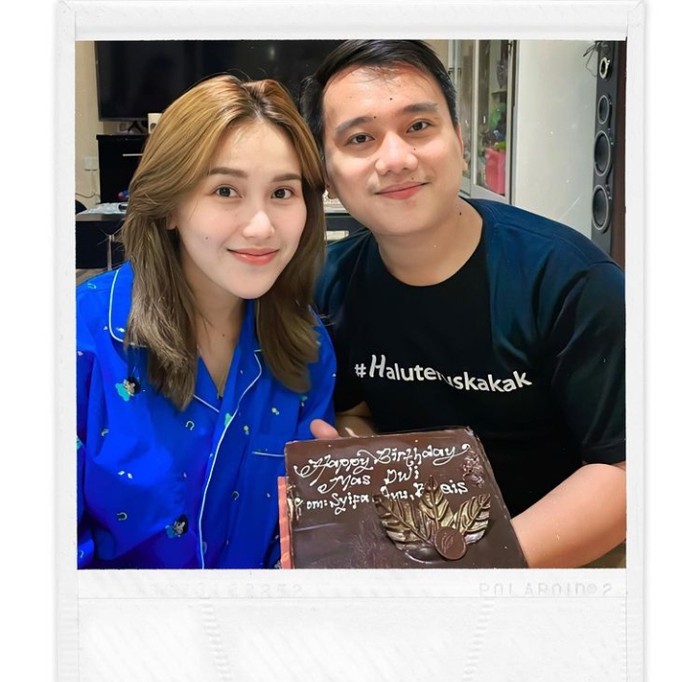 Galeri Ayu Ting Ting Intip Keseruan Ayu Ting Ting Saat Hangout hingga Makan Bareng Anak