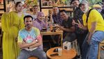 Intip Keseruan Ayu Ting Ting Saat Hangout hingga Makan Bareng Anak