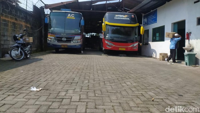 Garasi bus PO Langgeng Jaya