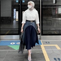 Dinan aktif di Instagram sejak tahun 2017. Ia sering membagikan potongan film, foto OOTD, buku hingga kegiatan bersama teman-teman. Tidak hanya di Instagram, Dinan juga aktif di TikTok @dinanfajrina. Foto: Dok. Instagram @dinanfajrina.