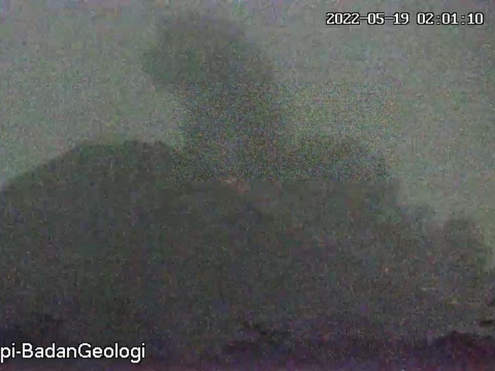 Gunung Merapi luncurkan awan panas sejauh 2,5 km, Kamis (19//5/2022) pukul 01.59 WIB.