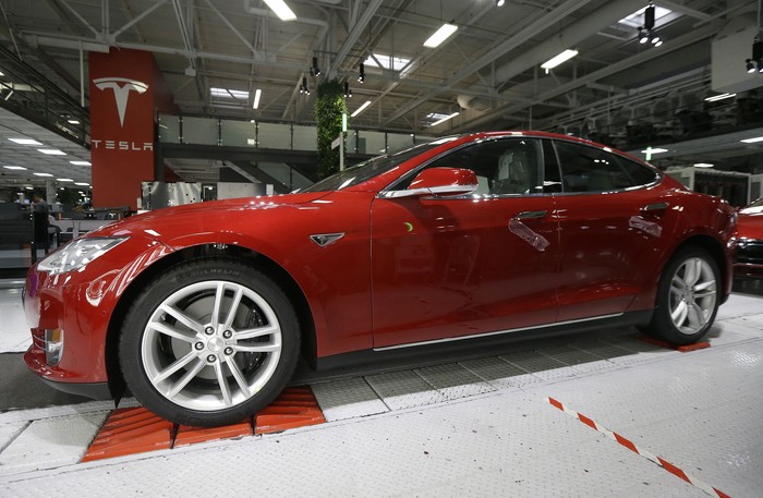 Intip Kecanggihan Pabrik Mobil Listrik Tesla Intip Kecanggihan Pabrik Mobil Listrik Tesla (AP Photo/Jeff Chiu)