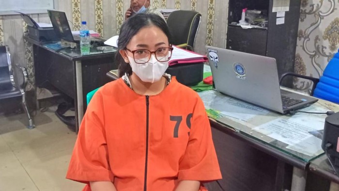 Gadis cantik di Sumsel ditangkap polisi tipu korban miliaran  rupiah. Foto: Prima Syahbana/detikSumut