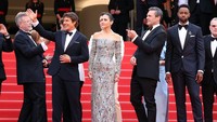 Jennifer Connelly menjadi magnet tersendiri bersama para bintang dan tim Top Gun: Maverick. WireImage/Daniele Venturelli