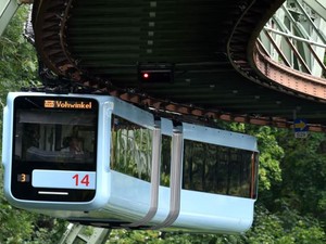 Unik! Kereta Api Gantung di Jerman, Relnya di Atas Kereta