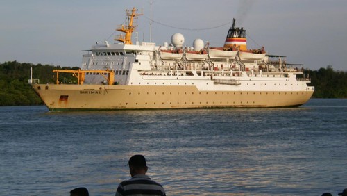KM Sirimau sedang menuju ke Pelabuhan Lewoleba Kabupaten Lembata untuk dilakukan pemeriksaan secara mendetail oleh Marine Inspector usai lepas kandas di Perairan Ile Ape, kamis (19/5/2022).