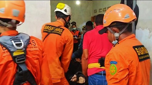 Kondisi korban yang sudah dievakuasi dari dalam sumur di Lingkungan Ketugtug, Kelurahan Loloan Timur, Kecamatan Jembrana, Kamis (19/5/2022).