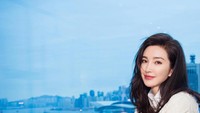 Padahal sebelumnya sempat berpacaran dengan seorang lelaki selama 4 tahun lamanya namun berakhir kandas.  Foto: Instagram Li Bingbing