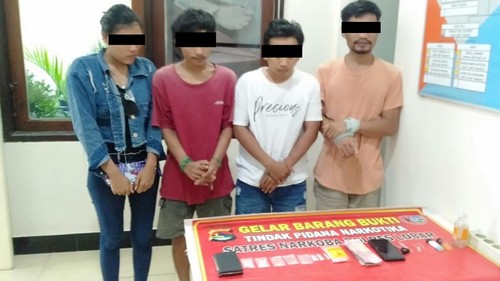 Lima terduga pelaku narkotika jenis sabu diamankan Kepolisian Resort Kabupaten Lombok Barat NTB, Rabu (17/5/2022).