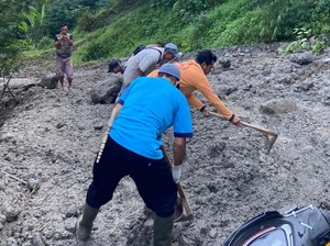 Jalan Menuju Wisata Situ Beber Cianjur Diterjang Longsor Lagi