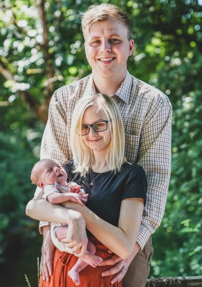 Lyndsey dan Jonathan pertama kali bertemu saat Lyndsey berusia 16 tahun dan Jonathan berusia 21 tahun. Mereka dikenalkan oleh ibu Lyndsey dan segera menjalin hubungan. Lima tahun kemudian, mereka menikah dan membangun keluarga kecil bersama. Foto: dok. Lyndsey Ashton