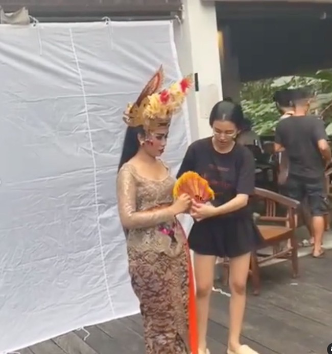 Mayang sendiri diketahui memang akan debut akting pertama dalam film horror perdananya yang berjudul Leak Kajeng Kliwon. Dalam film layar lebar tersebut Mayang akan beradu akting dengan aktor tampan Kevin Gutomo. Foto: dok. Instagram/@dodysoedrajat_1