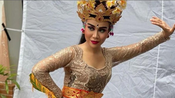 8 Foto Mayang Adik Vanessa Angel Jadi Gadis Bali, Manglingi Pakai Full Makeup