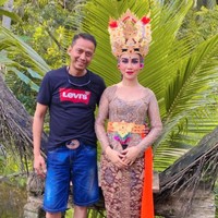 Adik Vanessa Angel, Mayang beberapa waktu lalu baru saja menjalani sesi pemotretan. Dalam sesi pemotretan tersebut Mayang tampil seperti seorang gadis Bali. Momen pemotretan Mayang tersebut tampak diunggah oleh sang ayah, Doddy Sudrajat ke akun Instagramnya. Foto: dok. Instagram/@dodysoedrajat_1