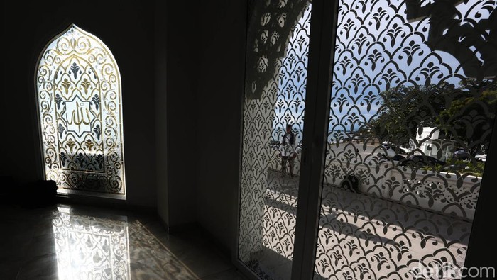 Anda berencana untuk berkunjung ke ibukota Tanah Minang? Jika iya, maka anda wajib untuk memasukkan Masjid Al Hakim Padang sebagai salah satu tempat singgah.