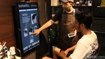 Unik, Barbershop di Bandung Ini Ganti Cermin dengan Monitor Berkamera