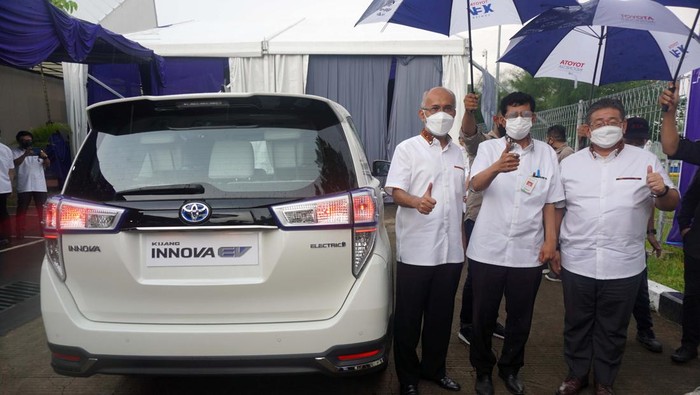 Melihat 'Markas Mobil Listrik' Toyota di Karawang PT Toyota Motor Manufacturing Indonesia (TMMIN) mempunyai xEV Center di Karawang, Jabar. xEV Center merupakan fasilitas pembelajaran dan pengembangan kendaraan listrik.