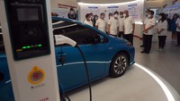 Ada banyak contoh mobil listrik yang dipamerkan di xEV Center yang bisa dikunjungi pemerintah hingga lembaga pendidikan.