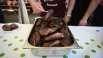 Serunya Lomba Makan Bebek Panggang di Prancis