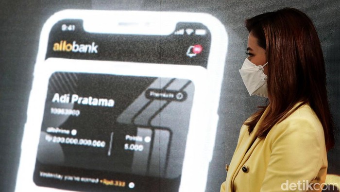 Ultimate Shareholder Allo Bank Indonesia, Chairul Tanjung, mengenalkan Dirut Allo Bank Indra Utoyo. Allo Bank rencananya akan resmi diluncurkan ke publik besok.