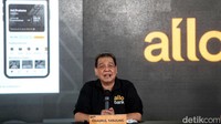 CT mengatakan Indra Utoyo merupakan seorang pakar teknologi digital dengan latar belakang dari telekomunikasi. Dikutip dari laman Allo Bank, Indra memulai karier sebagai Avionic Engineer PT IPTN (1985-1986) dan Sub Direktorat Pengolahan Data Direktorat Operasi IT System Analyst Perum Telekomunikasi (1986-1990). Beliau pernah bekerja di PT Telekomunikasi Indonesia sejak 1990 sampai dengan 2017 dengan jabatan terakhir sebagai Direktur Digital & Strategic Portfolio Telkom Group.