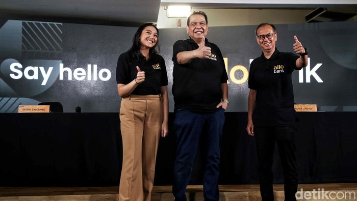 Ultimate Shareholder Allo Bank Indonesia, Chairul Tanjung, mengenalkan Dirut Allo Bank Indra Utoyo. Allo Bank rencananya akan resmi diluncurkan ke publik besok.