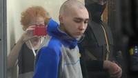 Sersan Vadim Shishimarin diadili atas tuduhan kejahatan perang. (AP Photo/Efrem Lukatsky)